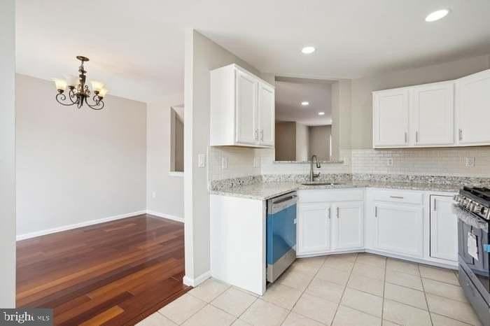 22989 Whitehall Ter - Photo 5 of 9