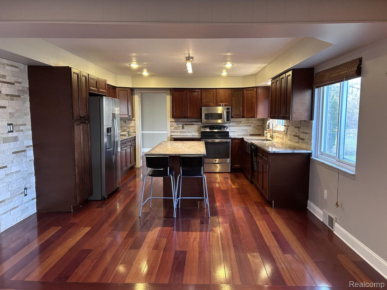 898 Portsmouth Dr - Photo 6 of 23