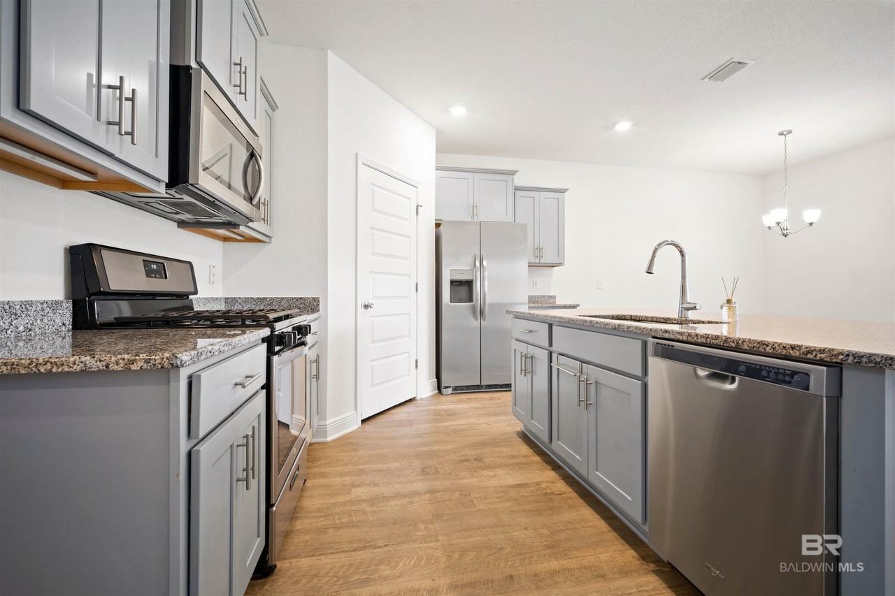 13137 Cavalier St - Photo 6 of 37