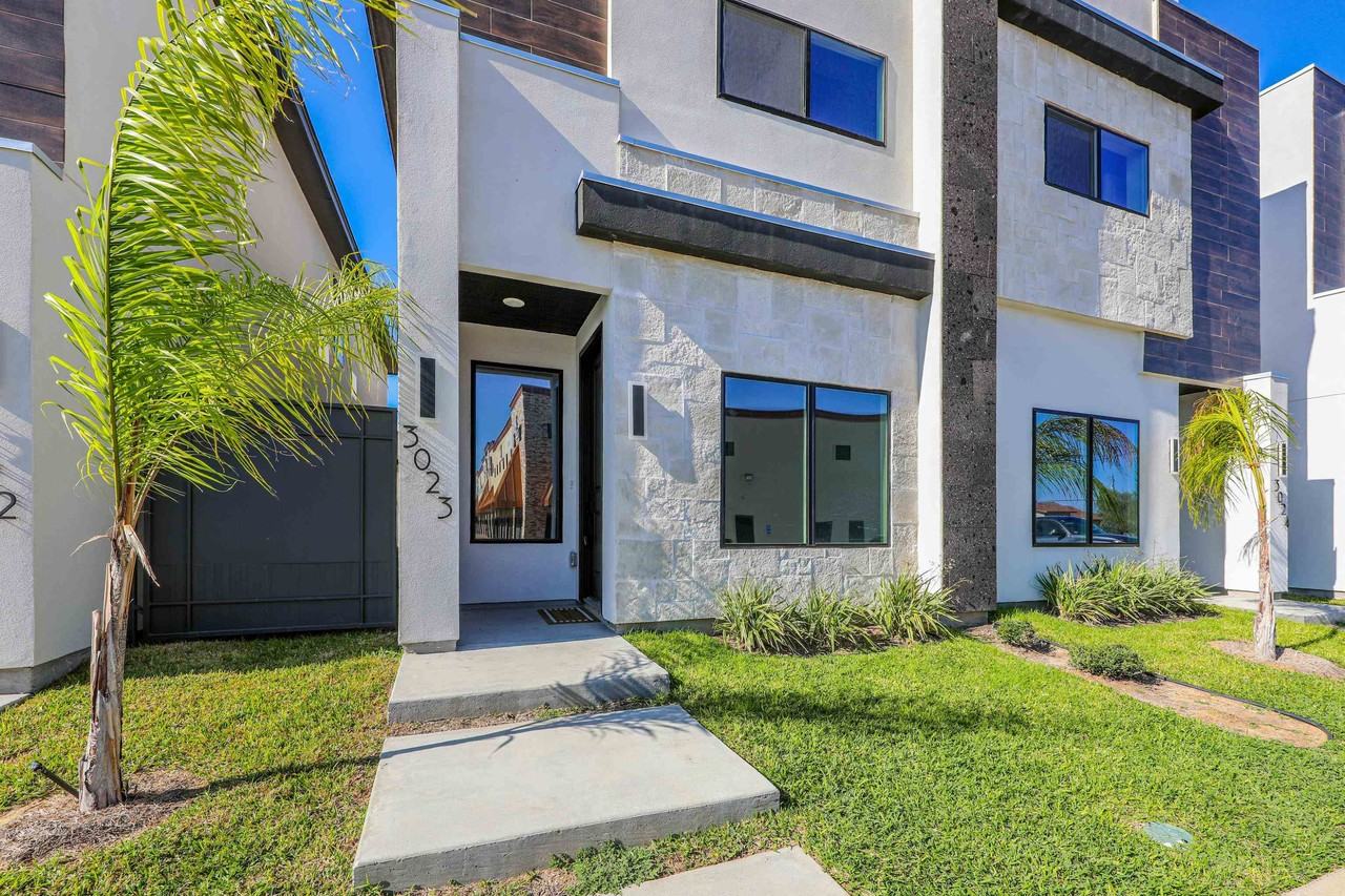 8218 Casa Verde Rd - Photo 2 of 39