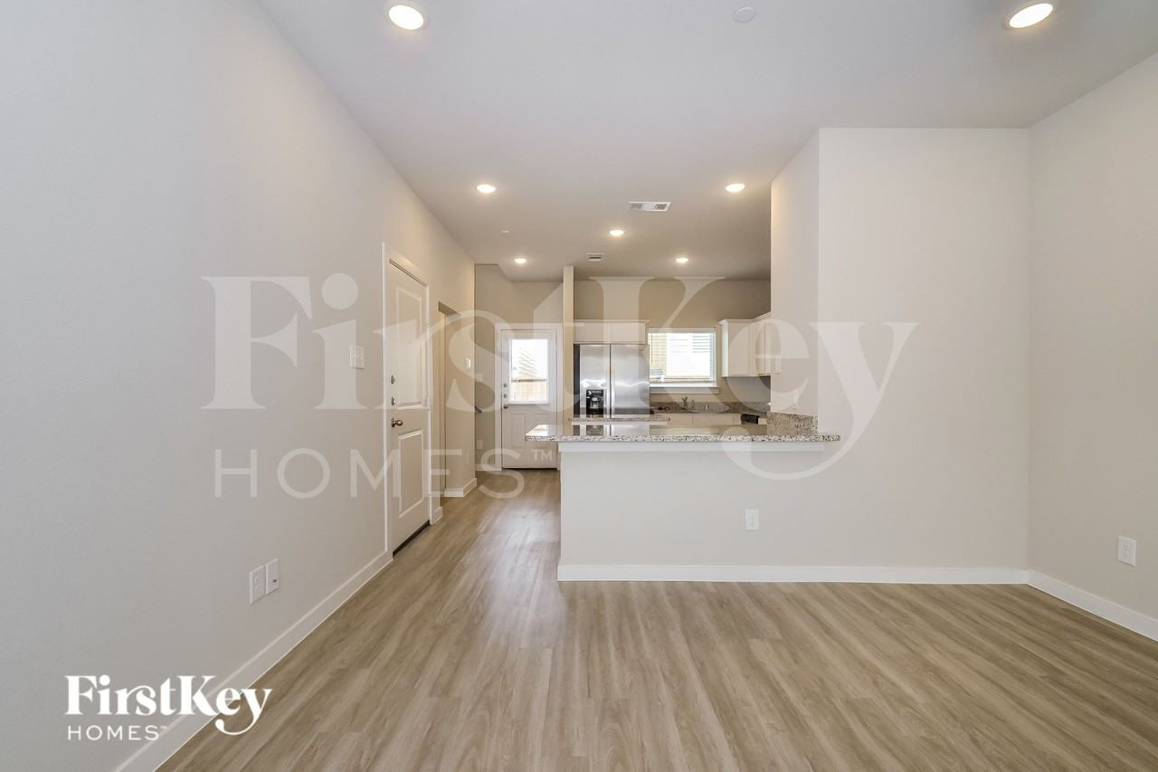 600 Ava Trl - Photo 4 of 16