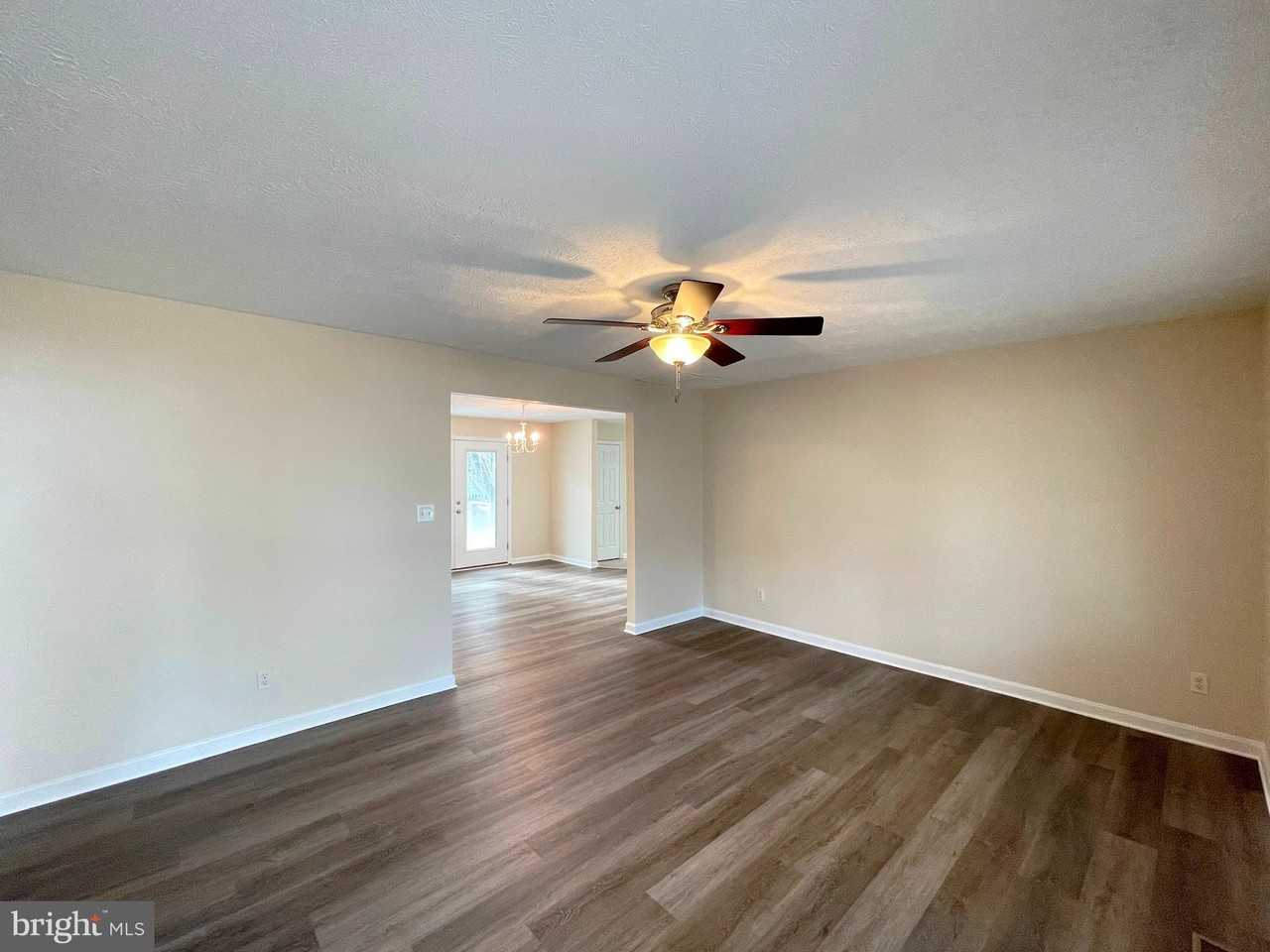 20847 Sandstone St - Photo 3 of 24