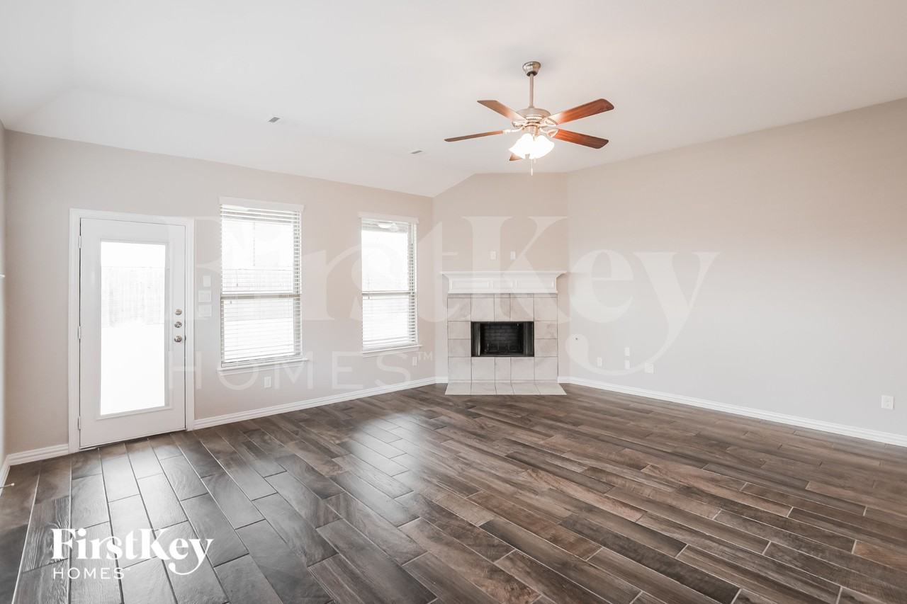 304 Stefani Dr - Photo 3 of 15