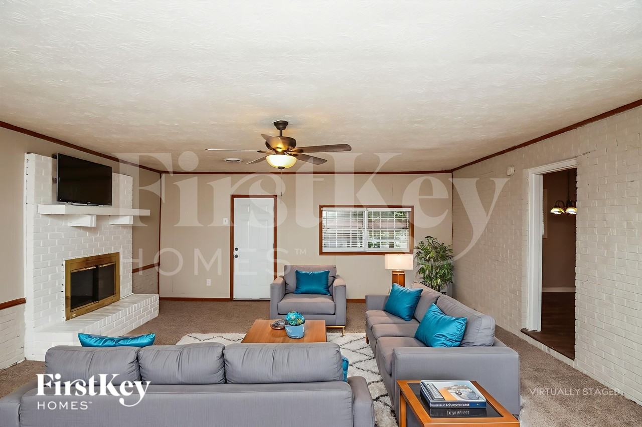 2422 Chestnut Log Ln - Photo 4 of 18