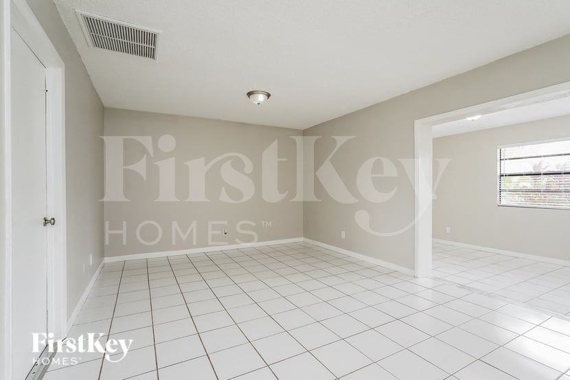 331 Se 46th Ln - Photo 3 of 15