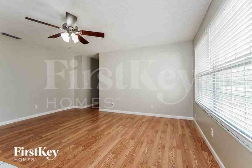 331 Se 46th Ln - Photo 7 of 15