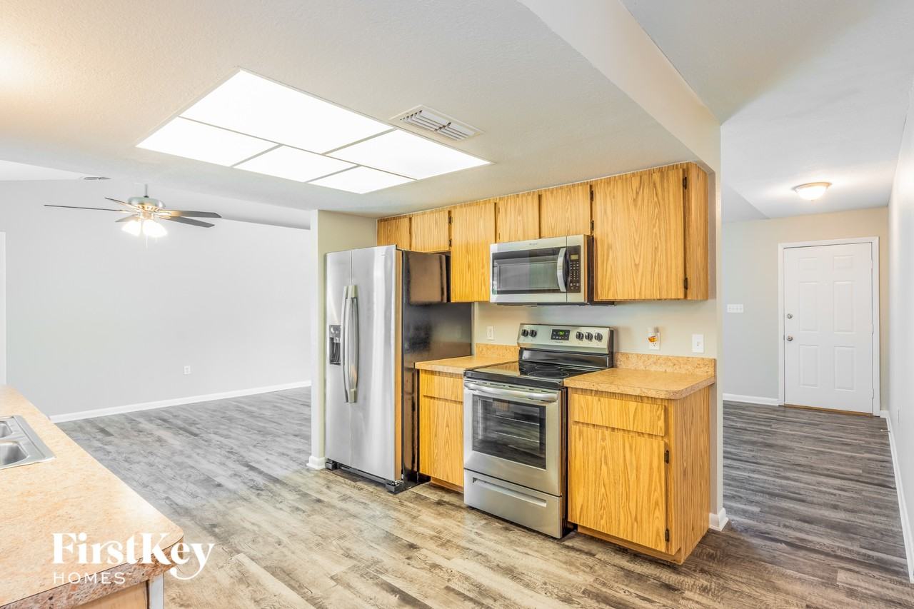 1371 Maracaibo St - Photo 4 of 15