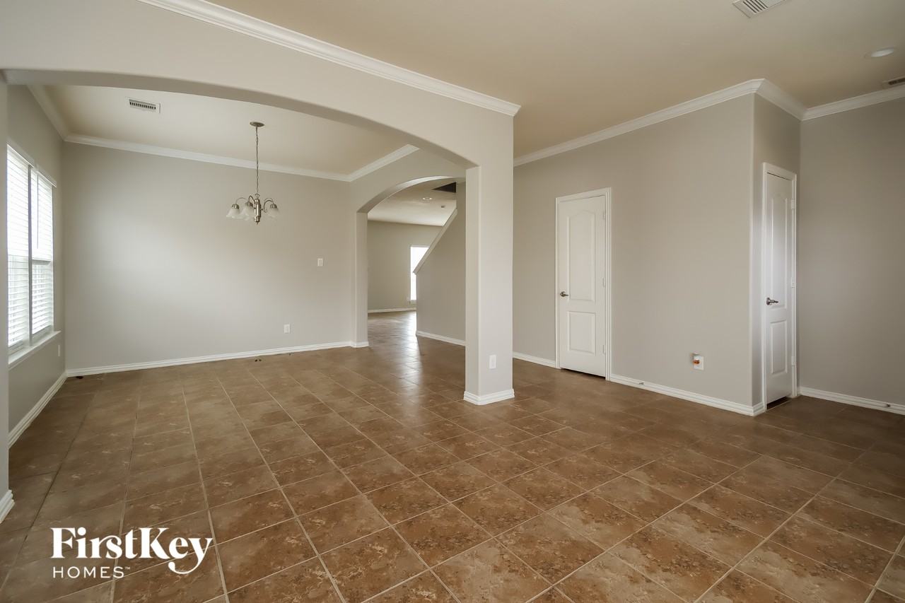 517 Fieldhaven Ct - Photo 2 of 15