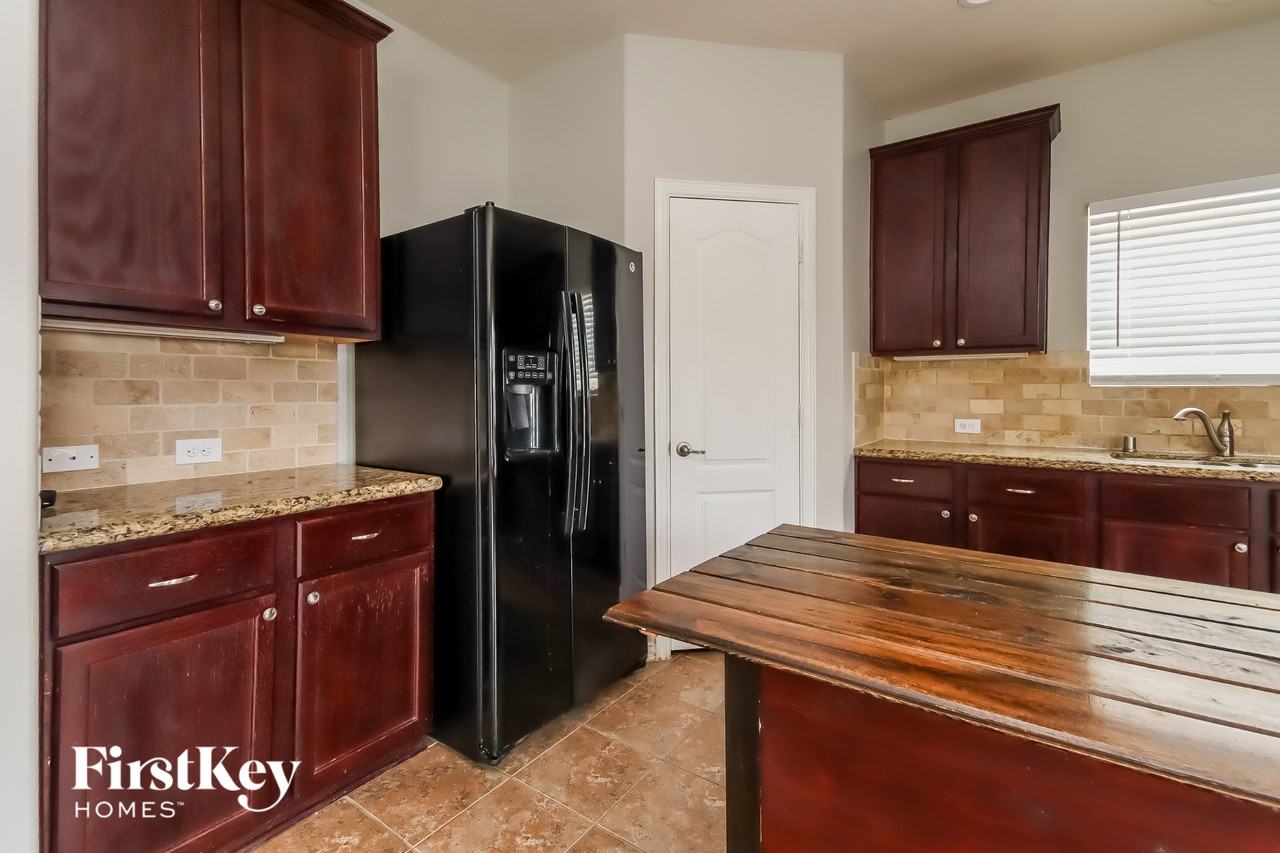 517 Fieldhaven Ct - Photo 4 of 15