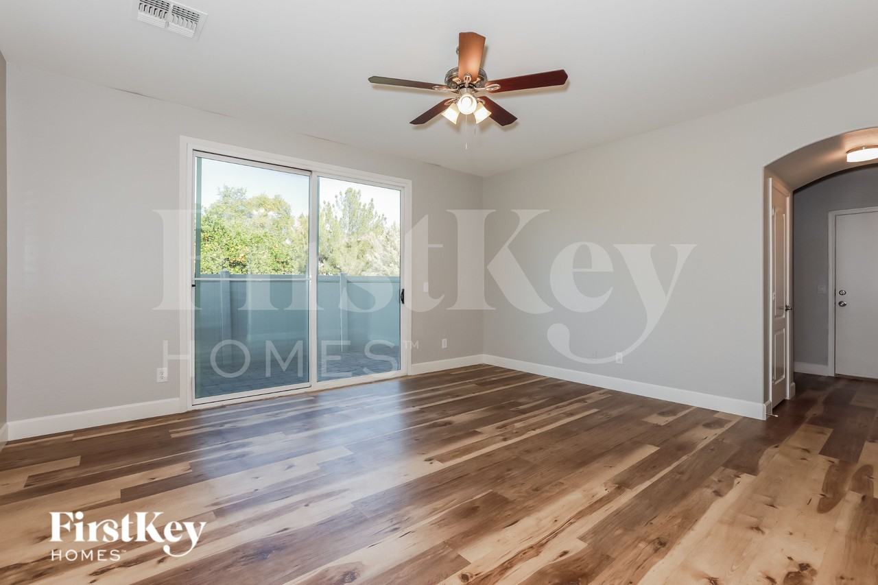 940 S Henry Ln - Photo 2 of 16