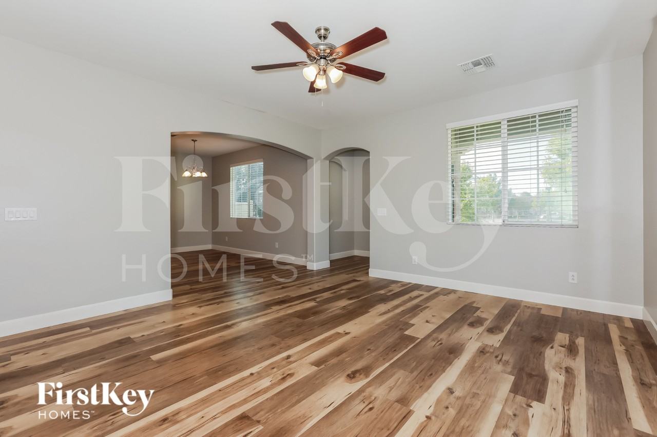 940 S Henry Ln - Photo 3 of 16