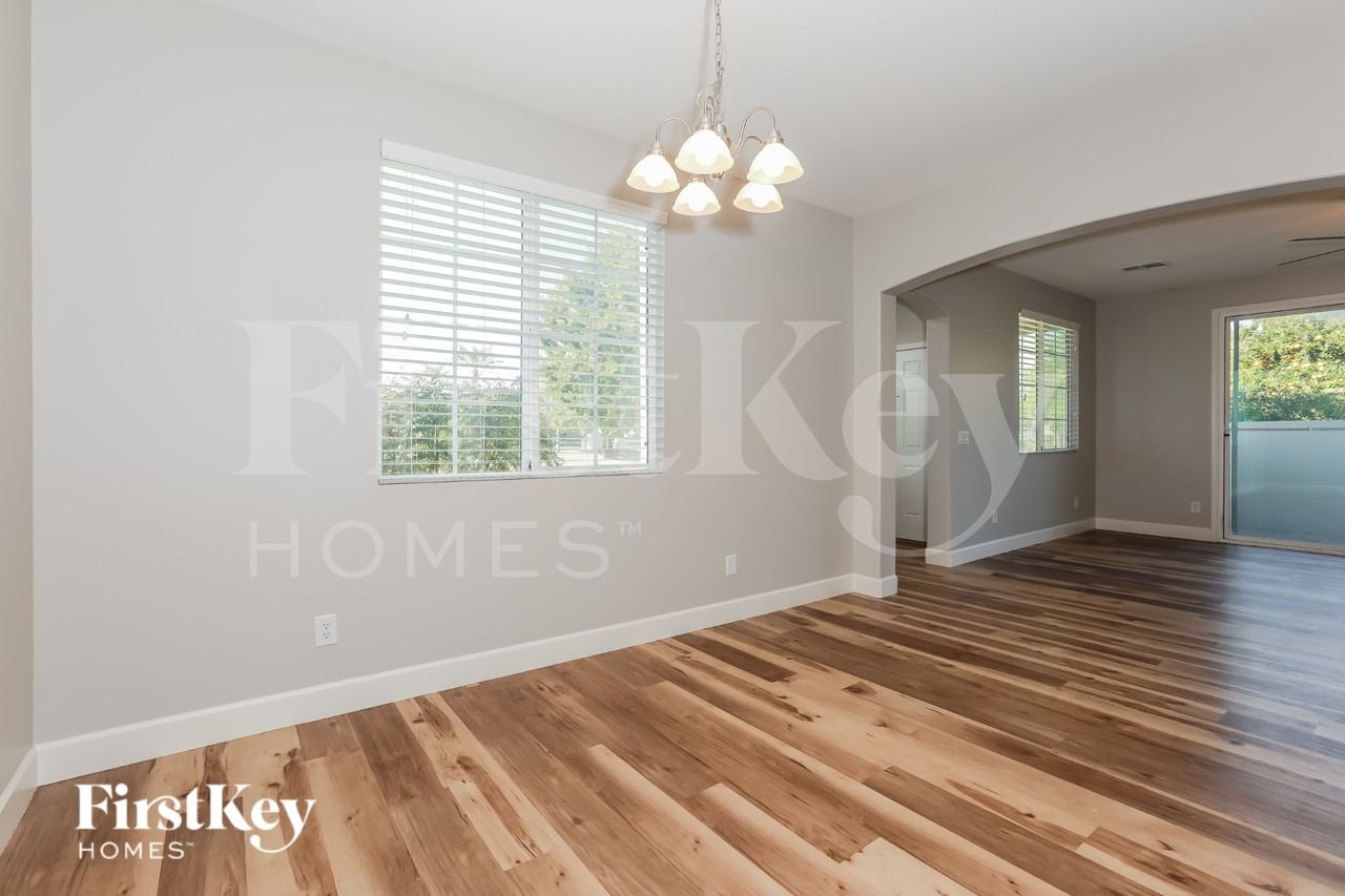 940 S Henry Ln - Photo 4 of 16