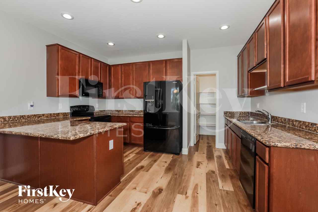 940 S Henry Ln - Photo 5 of 16