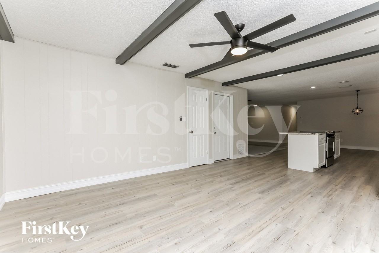 2224 King Richards Ct - Photo 3 of 15