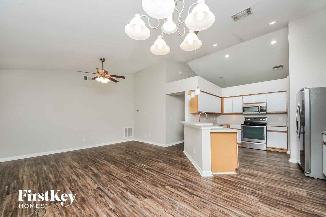 11405 Kenley Cir - Photo 5 of 15