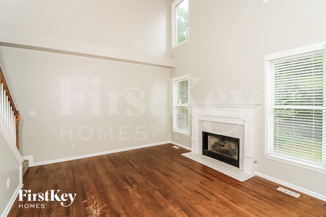 102 Windsong Trl - Photo 3 of 16