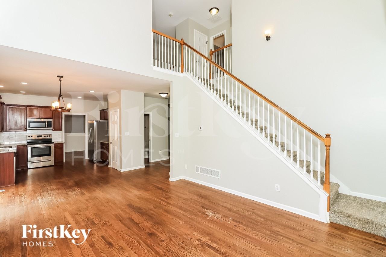 102 Windsong Trl - Photo 4 of 16