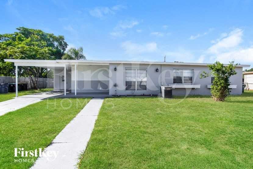 990 Badger Dr Ne - Photo 2 of 15