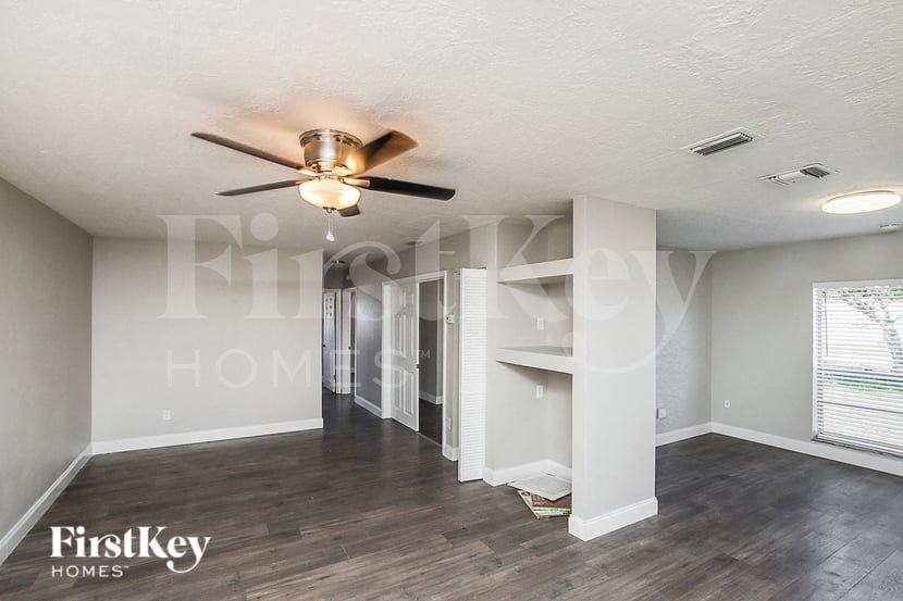 990 Badger Dr Ne - Photo 4 of 15