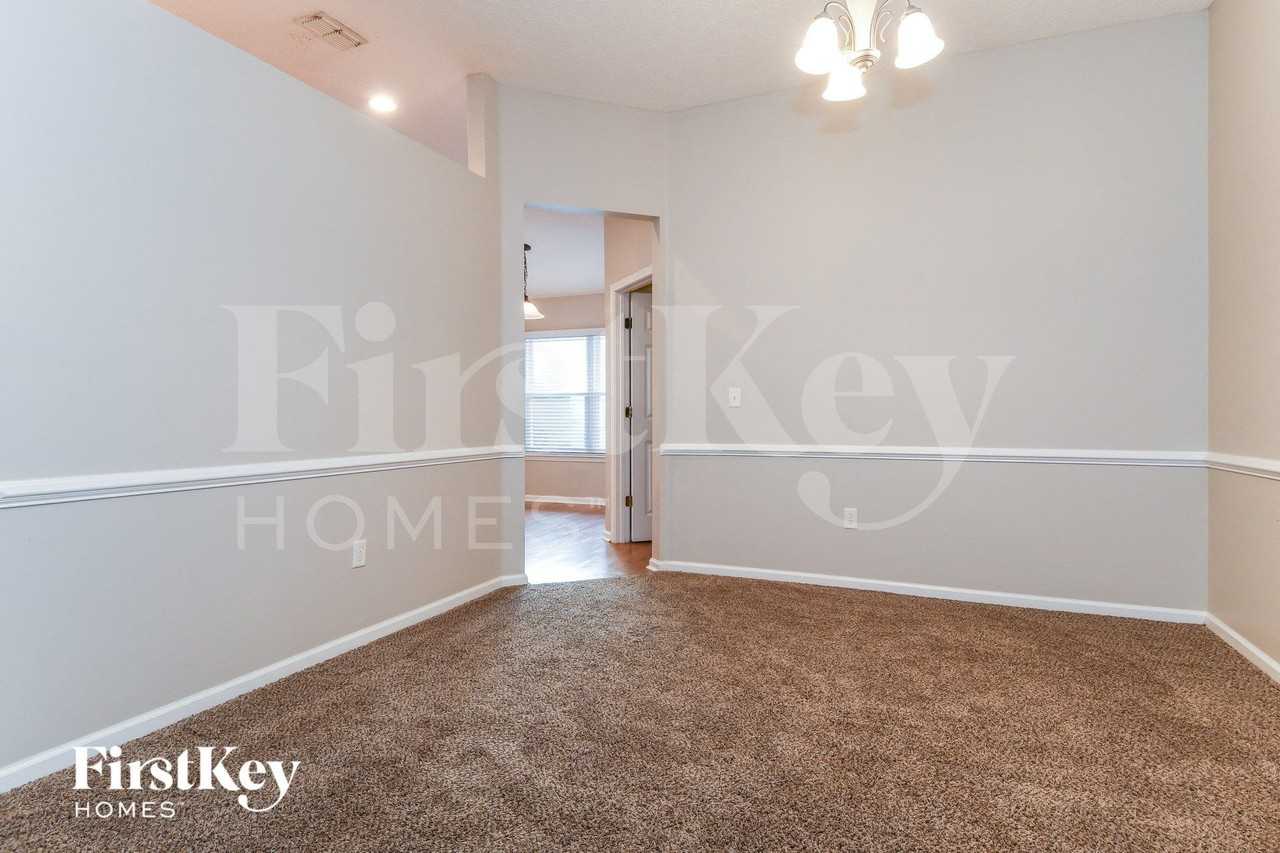 848 Mackenzie Cir - Photo 5 of 15