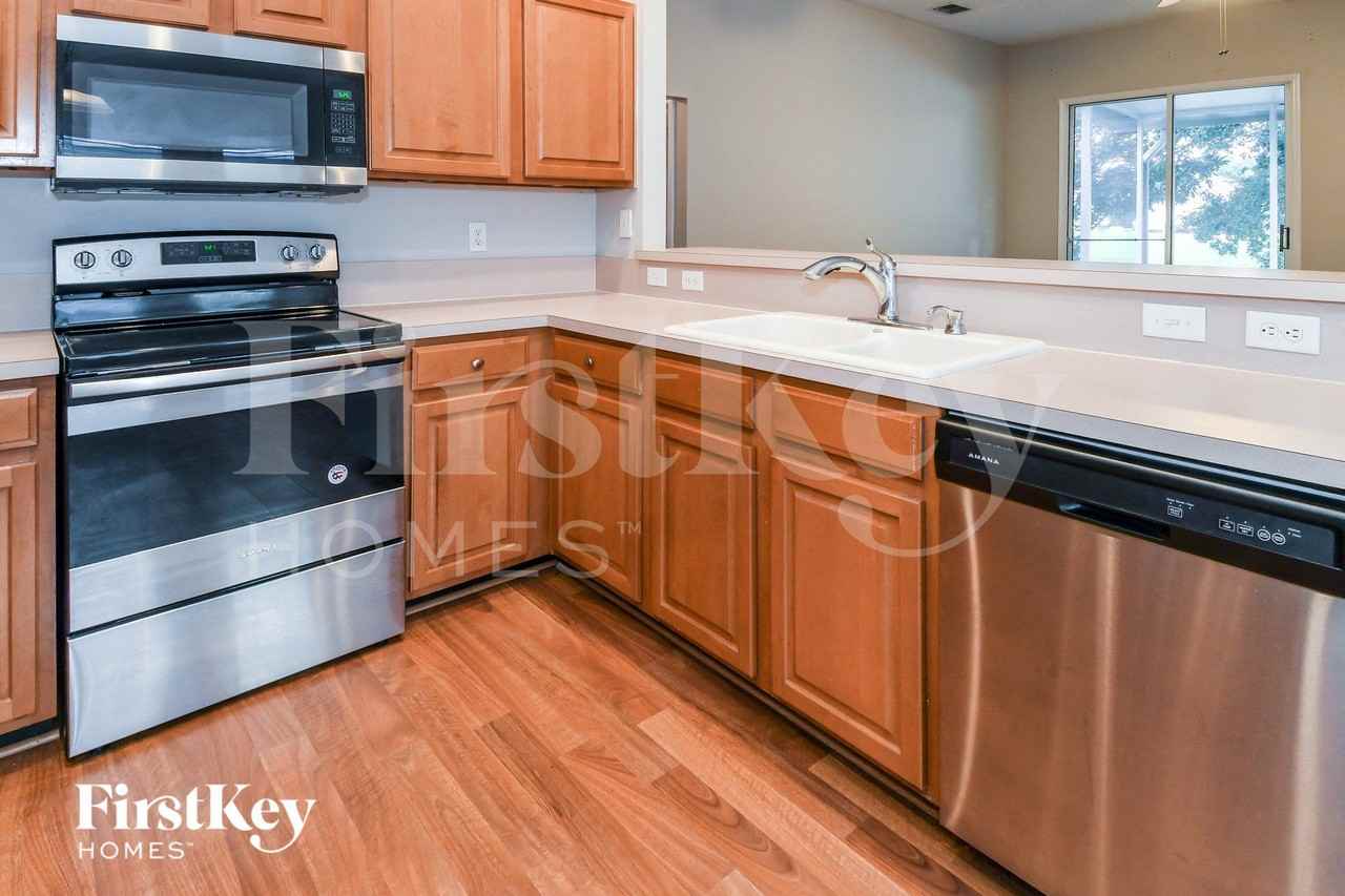 848 Mackenzie Cir - Photo 6 of 15