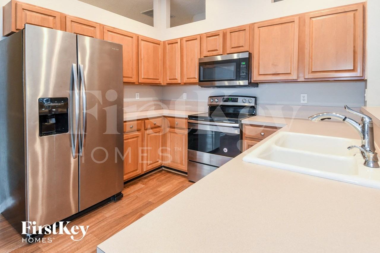 848 Mackenzie Cir - Photo 7 of 15