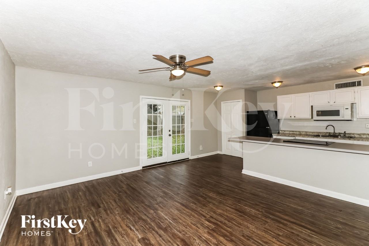 6914 Pickett Dr - Photo 5 of 19