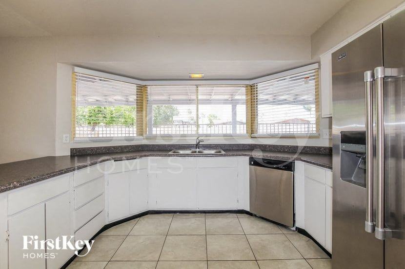 4336 W Carol Ave - Photo 5 of 15