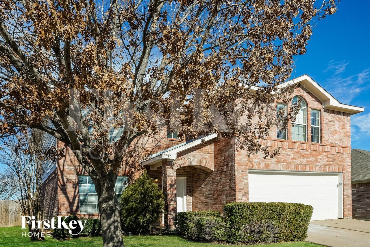 315 Tioga Dr - Photo 2 of 16