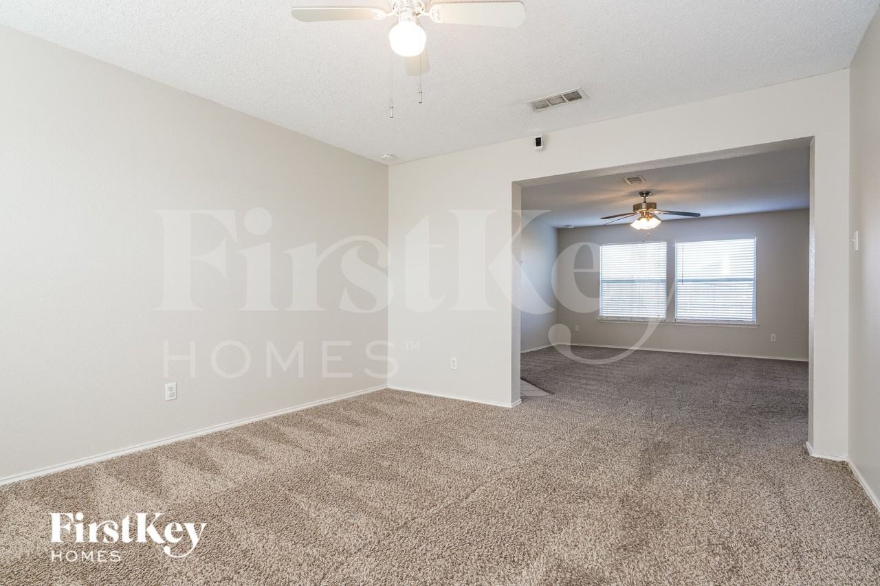 315 Tioga Dr - Photo 3 of 16