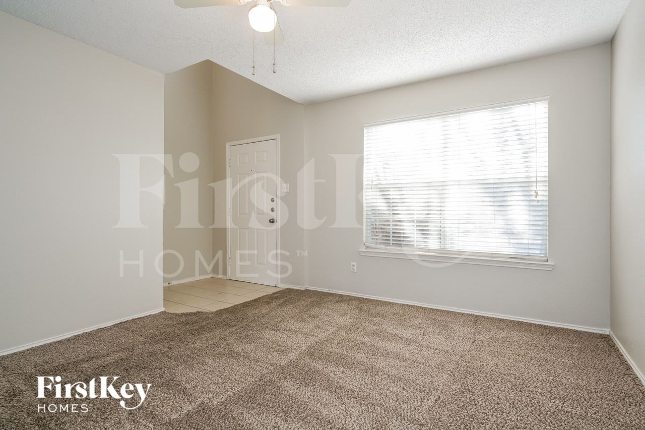 315 Tioga Dr - Photo 4 of 16