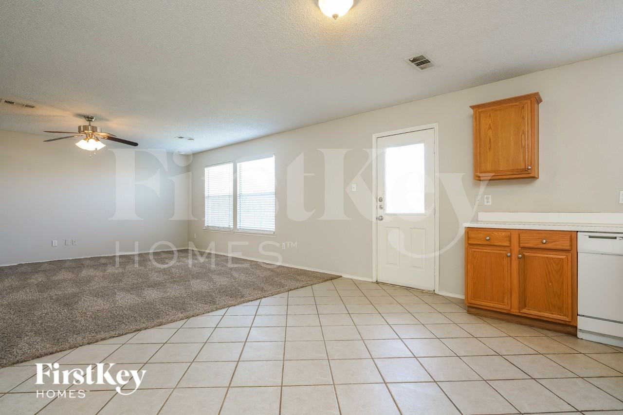 315 Tioga Dr - Photo 5 of 16