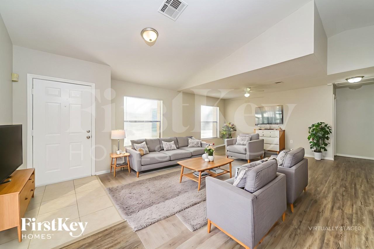 307 Medina Ct - Photo 2 of 19