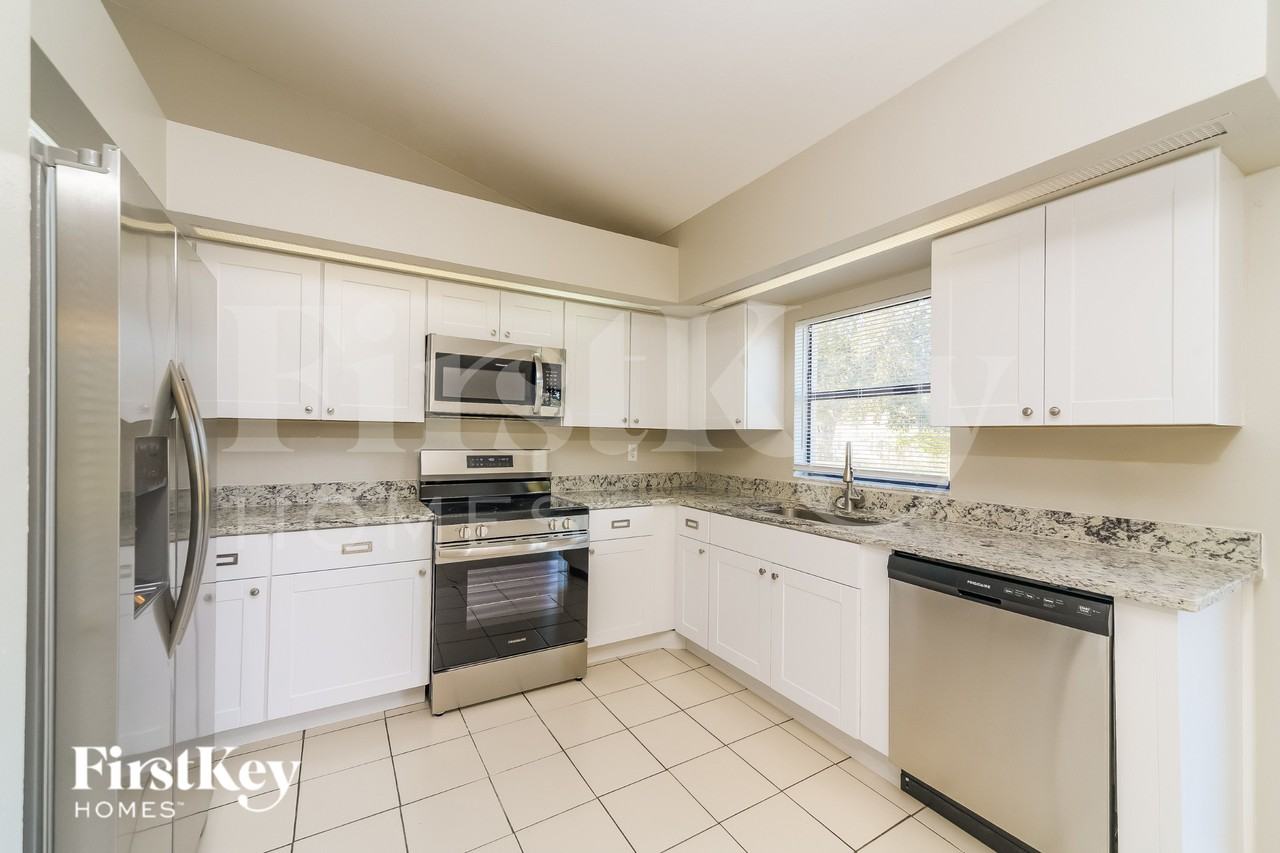 307 Medina Ct - Photo 7 of 19