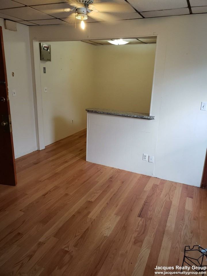 Mount Vernon St #6 - Photo 3 of 6