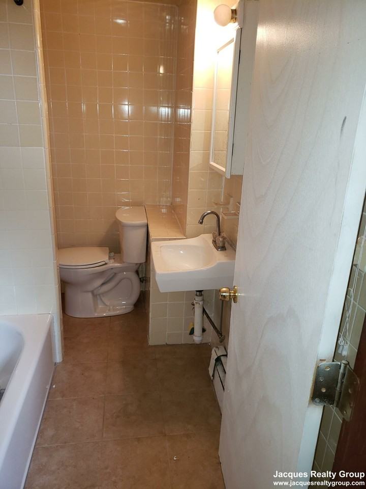 Mount Vernon St #6 - Photo 4 of 6