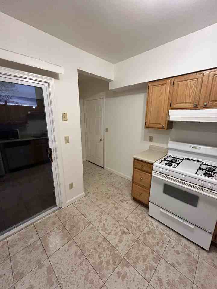 13 Morgan Pl #6 - Photo 2 of 25