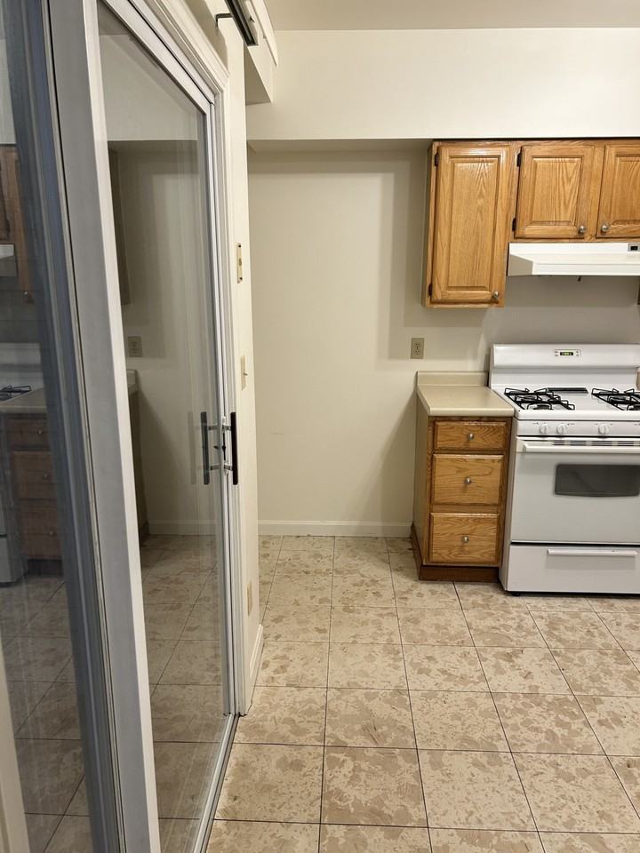 13 Morgan Pl #6 - Photo 3 of 25