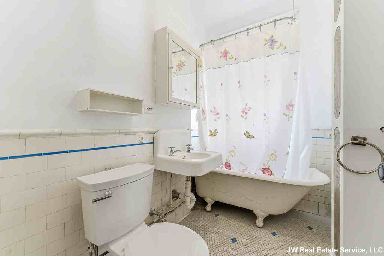 42 Glenville Ave #11 - Photo 3 of 22