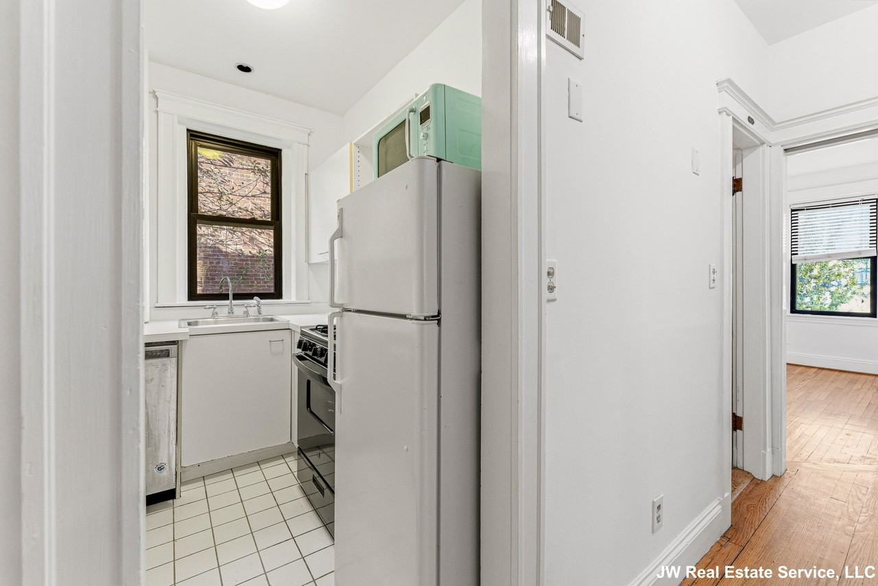 42 Glenville Ave #11 - Photo 5 of 22