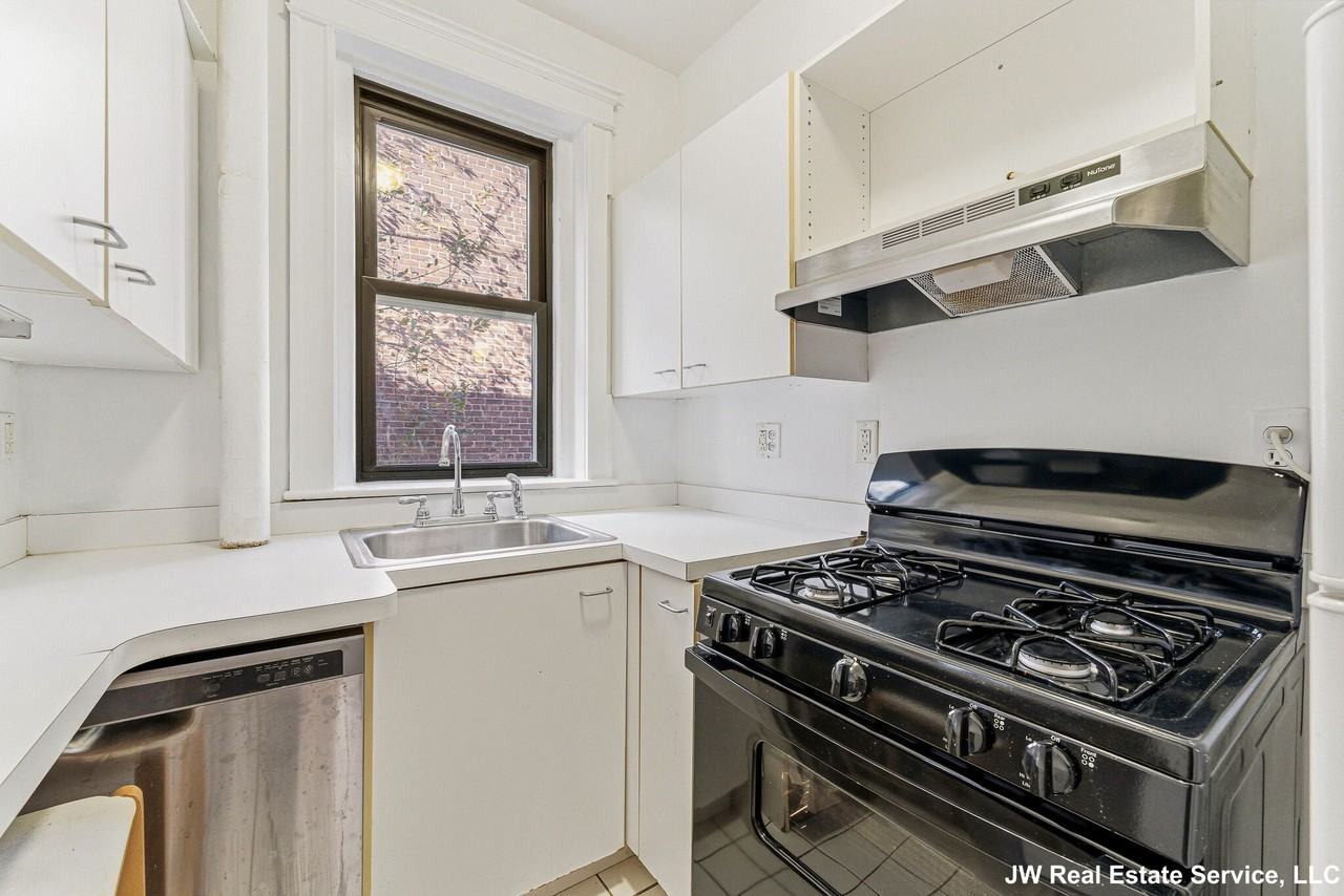 42 Glenville Ave #11 - Photo 7 of 22