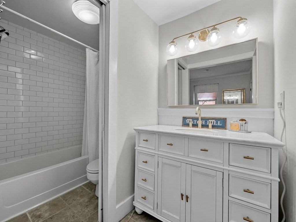 22 Charter St #3 - Photo 2 of 14