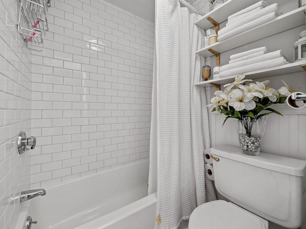 22 Charter St #3 - Photo 4 of 14