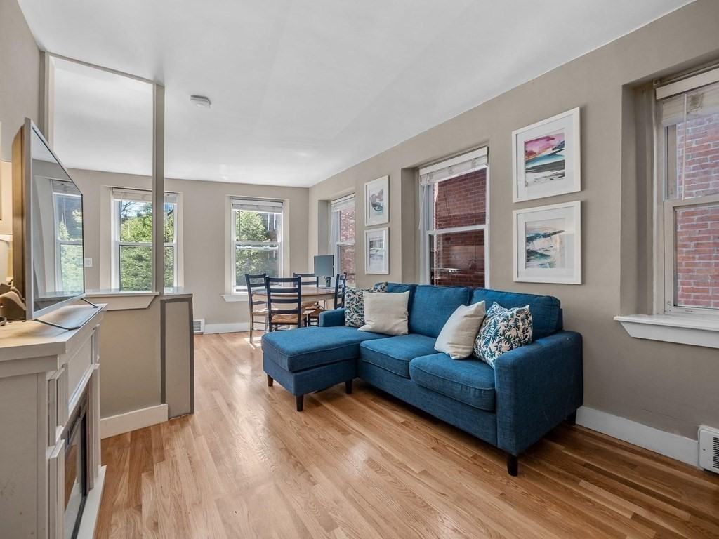 22 Charter St #3 - Photo 7 of 14