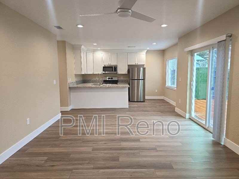 452 Tracy Ln - Photo 3 of 14