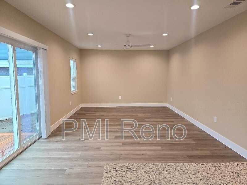 452 Tracy Ln - Photo 4 of 14