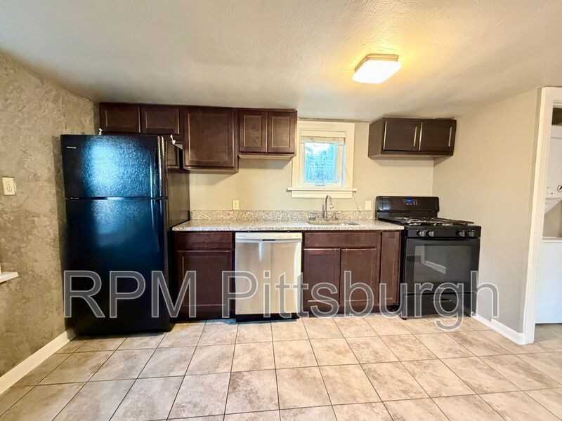 19 Kosciusko Way #REAR - Photo 2 of 9