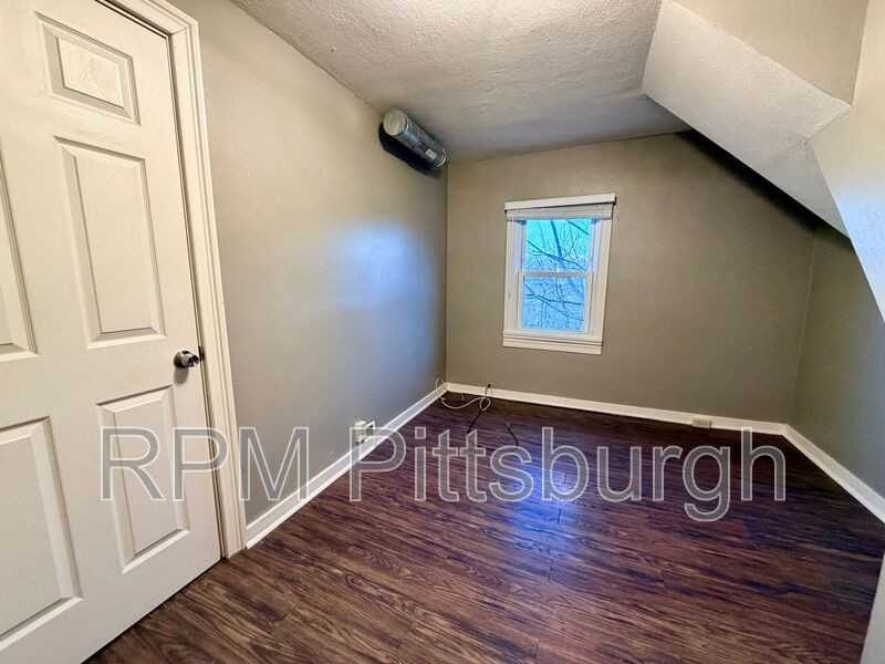 19 Kosciusko Way #REAR - Photo 6 of 9