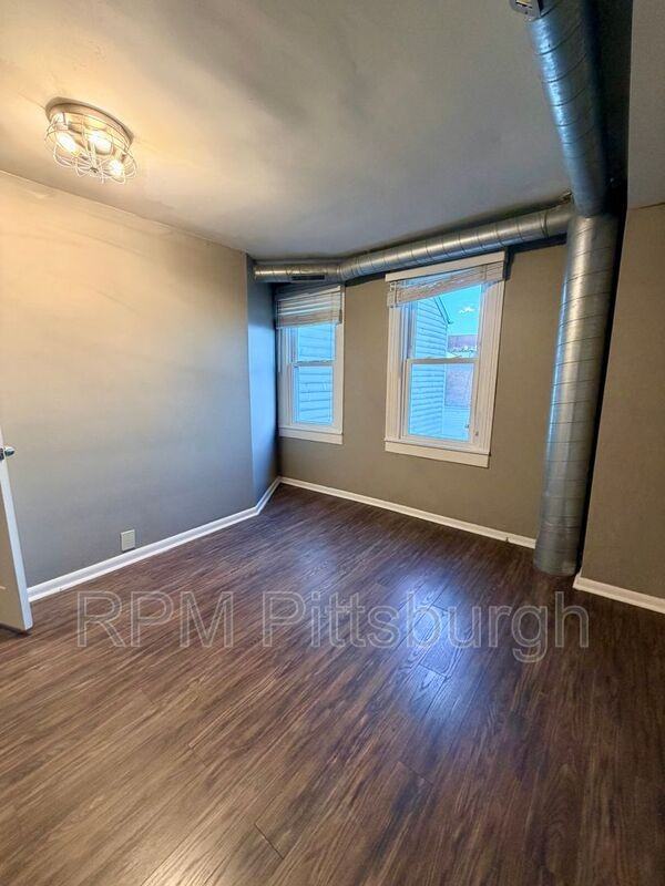 19 Kosciusko Way #REAR - Photo 7 of 9