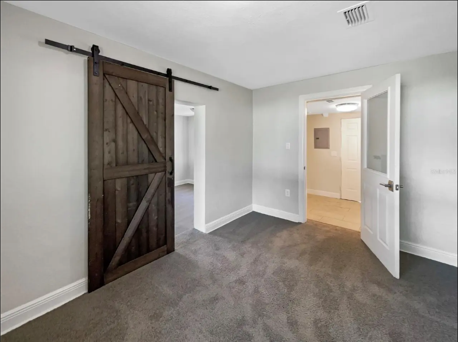 370 E Waldo St - Photo 3 of 20